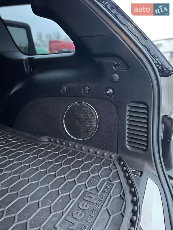 Внедорожник / Кроссовер Jeep Grand Cherokee 2018 в Доманевке фото 30 Внедорожник / Кроссовер Jeep Grand Cherokee 2018 в Доманевке
