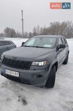 Внедорожник / Кроссовер Jeep Grand Cherokee 2017 в Киеве