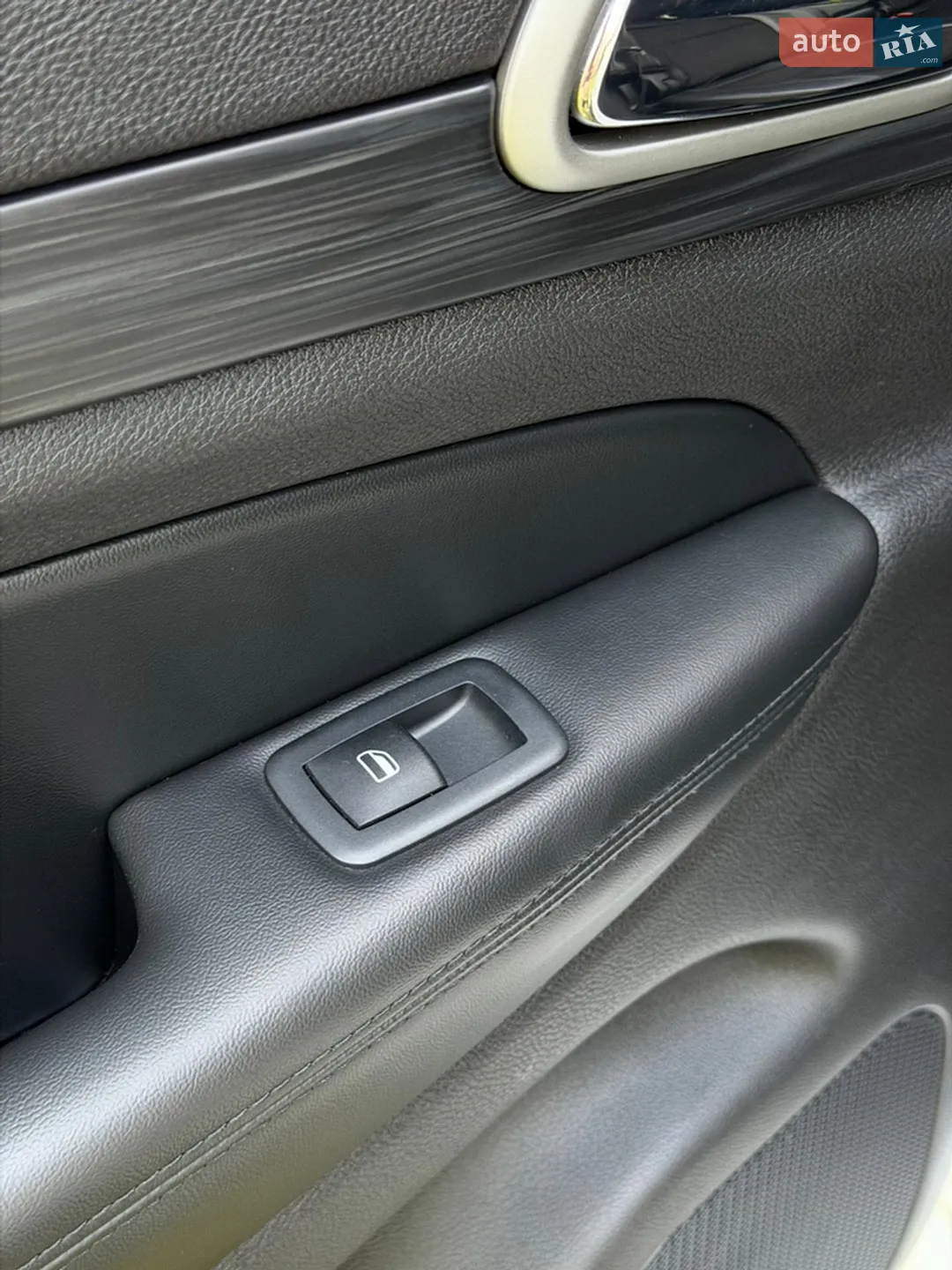 2019 Jeep Grand Cherokee - мініатюра 38
