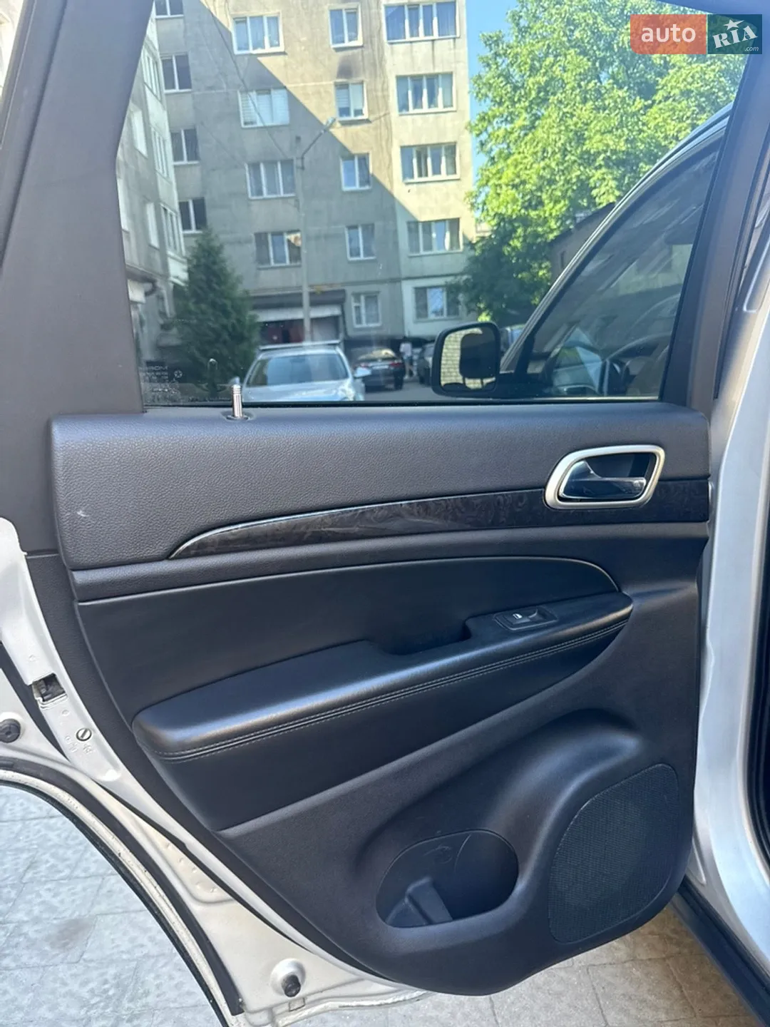 2011 Jeep Grand Cherokee - мініатюра 28