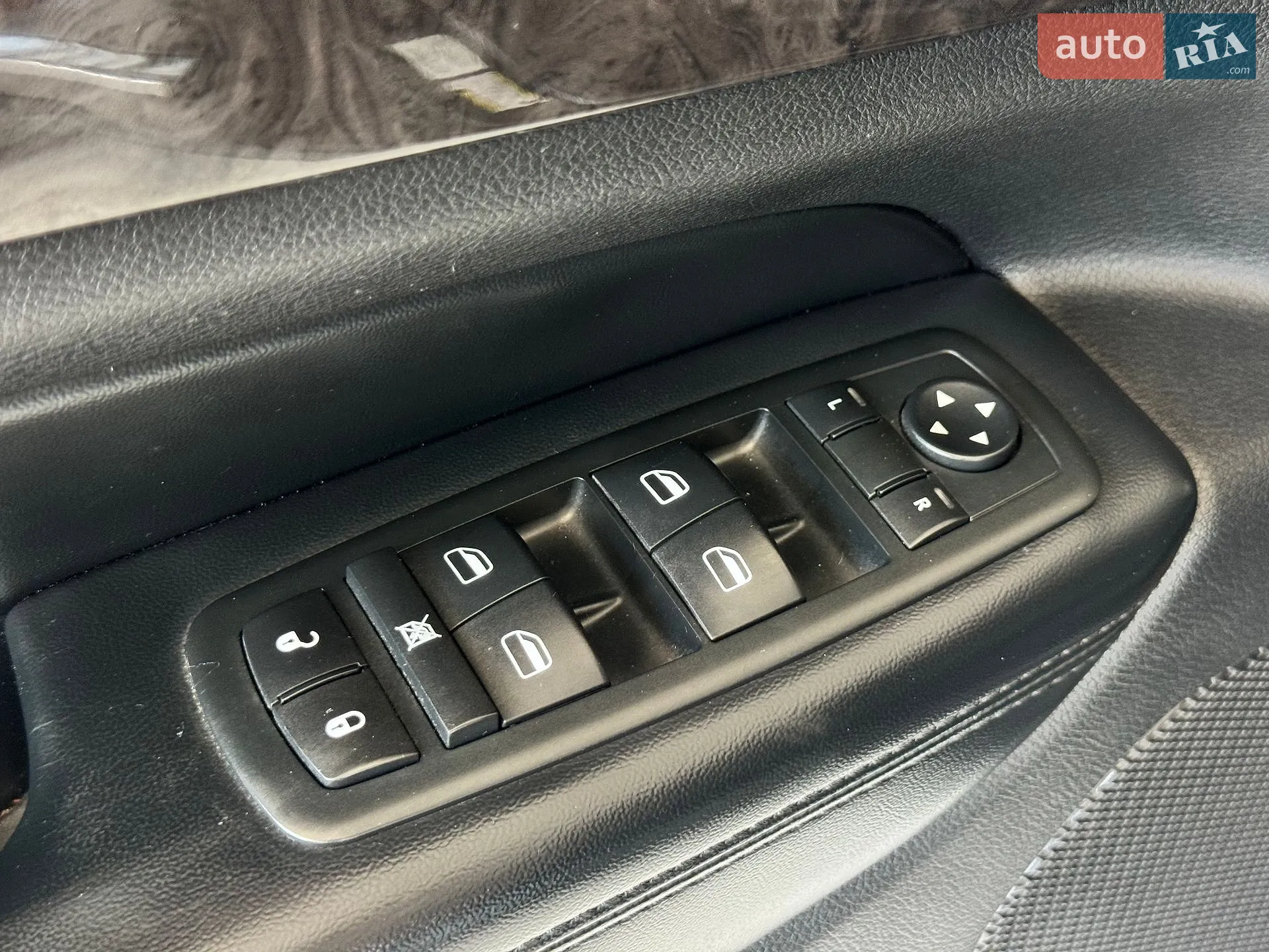 2010 Jeep Grand Cherokee - мініатюра 12