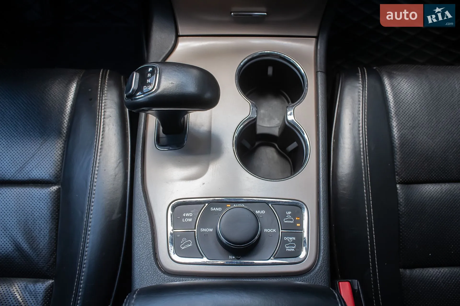 2015 Jeep Grand Cherokee - мініатюра 28