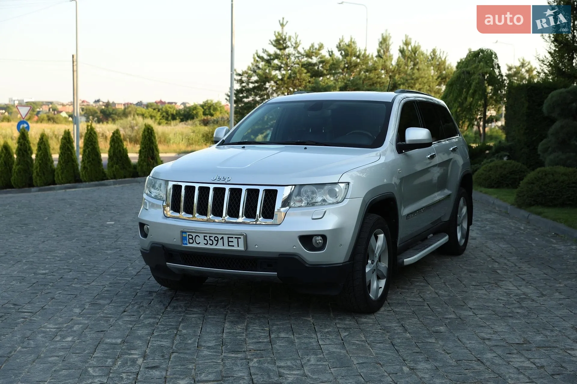 2011 Jeep Grand Cherokee - мініатюра 3