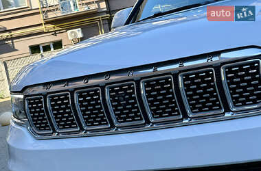 Внедорожник / Кроссовер Jeep Grand Wagoneer 2022 в 