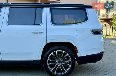 Внедорожник / Кроссовер Jeep Grand Wagoneer 2022 в 