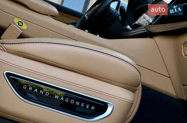 Внедорожник / Кроссовер Jeep Grand Wagoneer 2022 в 