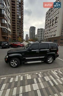 Позашляховик / Кросовер Jeep Liberty 2011 в Києві