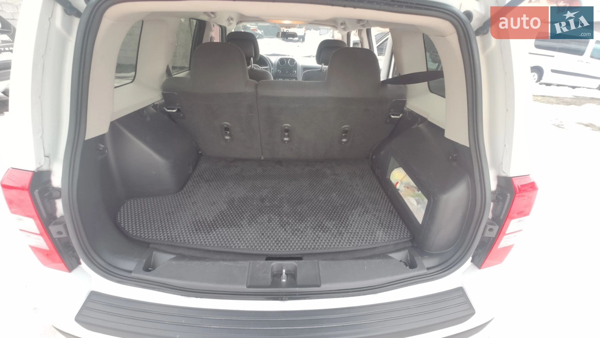 2015 Jeep Liberty (Patriot) - мініатюра 12