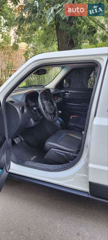 Внедорожник / Кроссовер Jeep Patriot 2016 в Запорожье