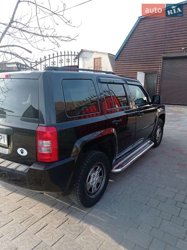 Внедорожник / Кроссовер Jeep Patriot 2010 в Тараще