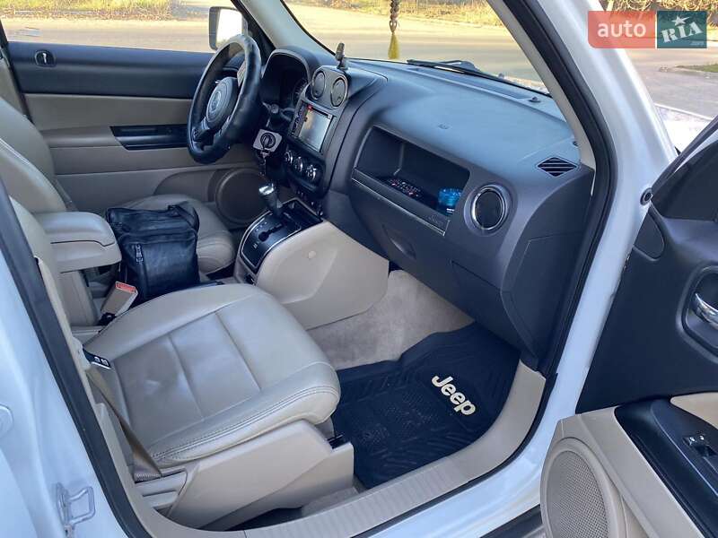 Внедорожник / Кроссовер Jeep Patriot 2016 в Полтаве