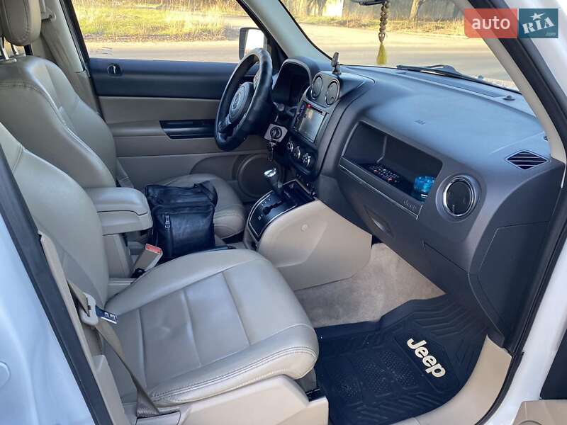 Внедорожник / Кроссовер Jeep Patriot 2016 в Полтаве