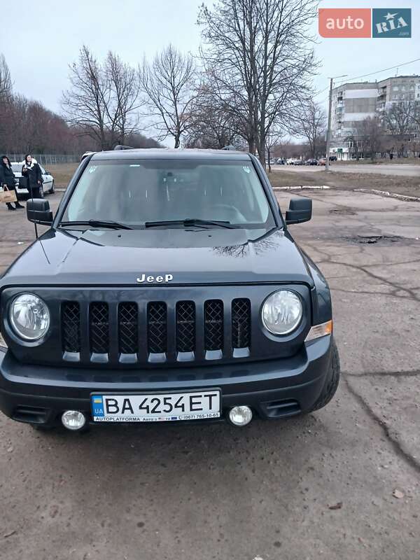 Внедорожник / Кроссовер Jeep Patriot 2013 в 