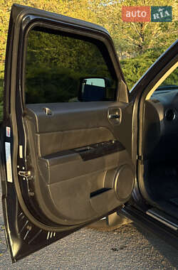 Внедорожник / Кроссовер Jeep Patriot 2013 в 