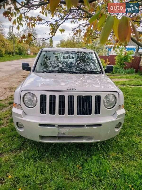Внедорожник / Кроссовер Jeep Patriot 2008 в 
