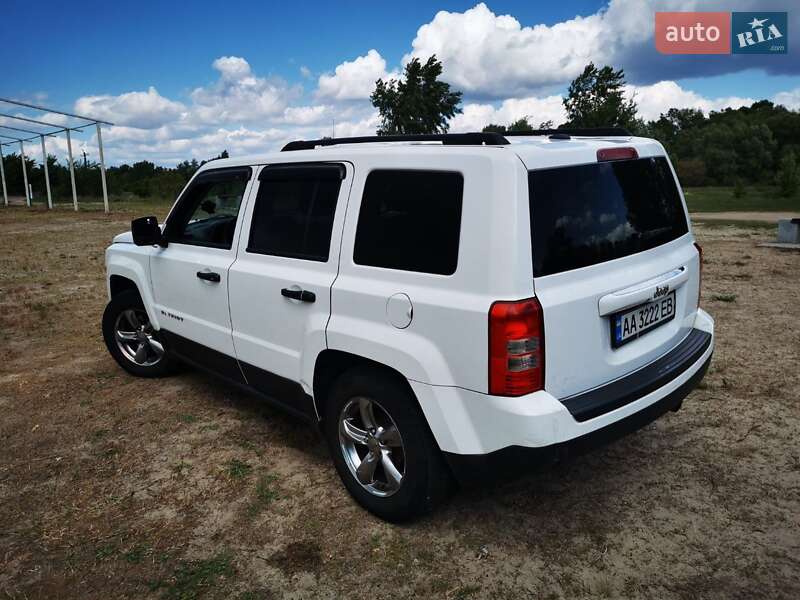 Позашляховик / Кросовер Jeep Patriot 2015 в Києві