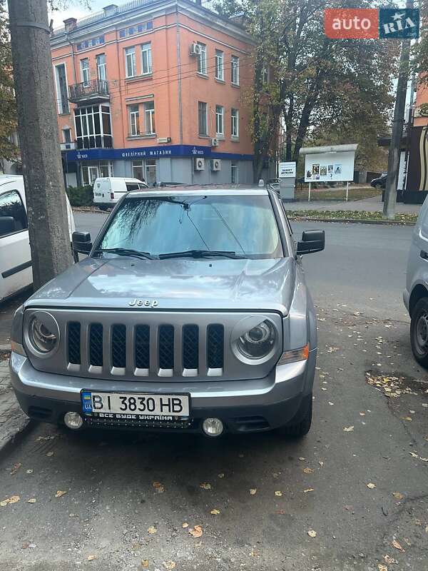 Позашляховик / Кросовер Jeep Patriot 2015 в  фото Позашляховик / Кросовер Jeep Patriot 2015 в