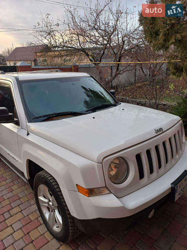 Внедорожник / Кроссовер Jeep Patriot 2014 в Дергачах
