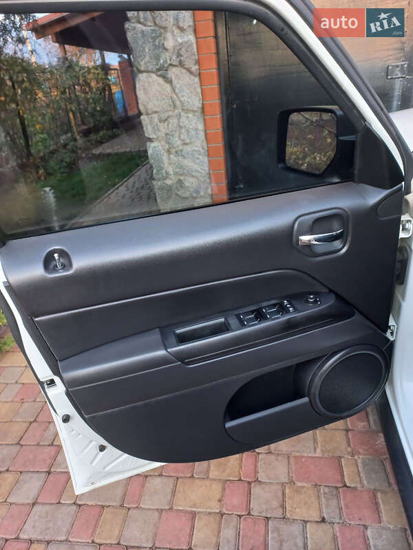 Внедорожник / Кроссовер Jeep Patriot 2014 в Дергачах