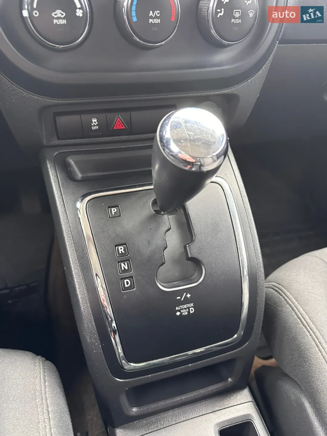 2014 Jeep Liberty (Patriot) - мініатюра 21