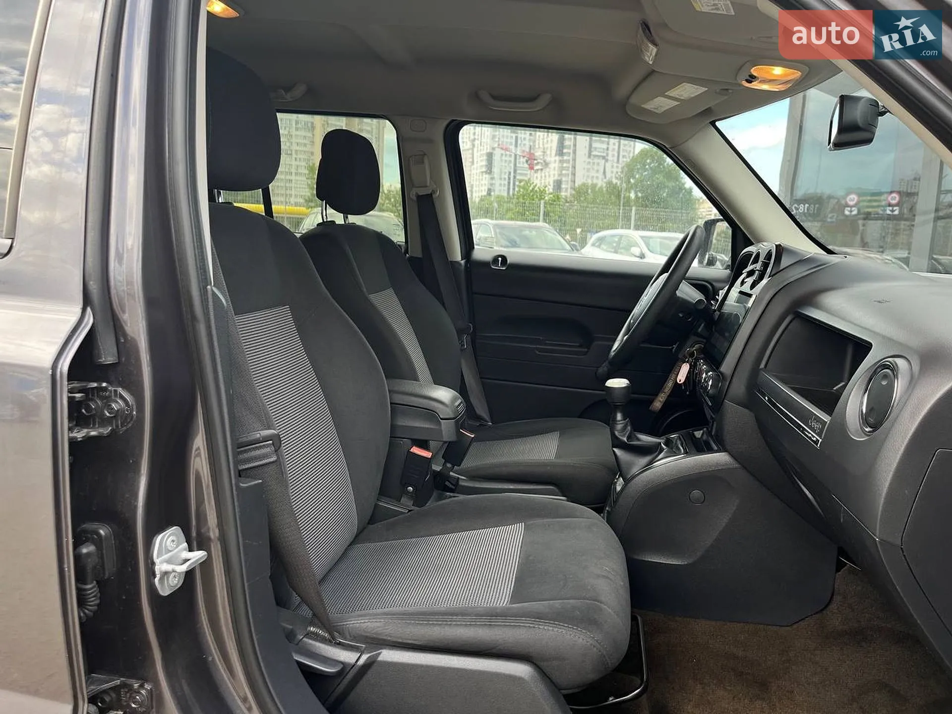 2015 Jeep Liberty (Patriot) - мініатюра 12