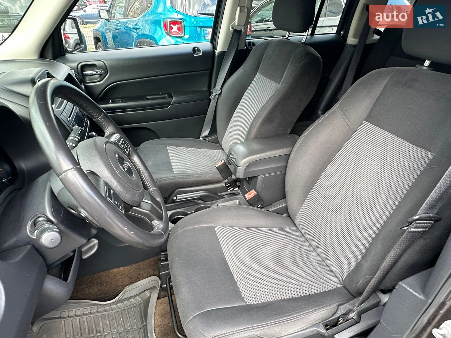 2015 Jeep Liberty (Patriot) - мініатюра 19