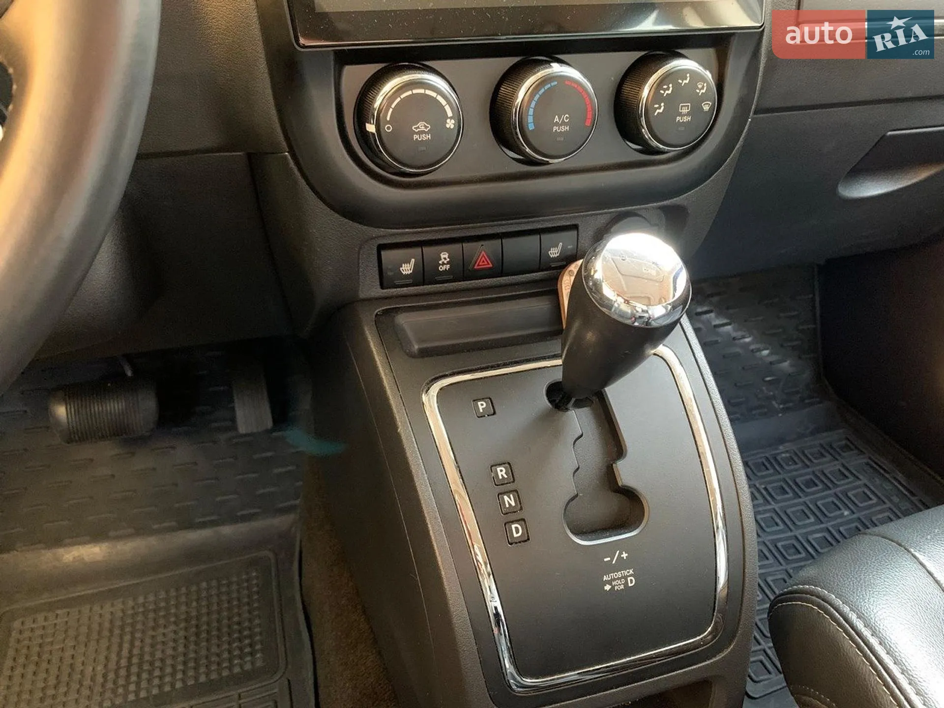 2016 Jeep Liberty (Patriot) - мініатюра 14