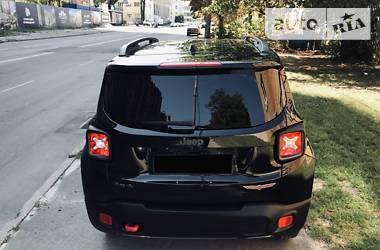 Внедорожник / Кроссовер Jeep Renegade 2017 в 