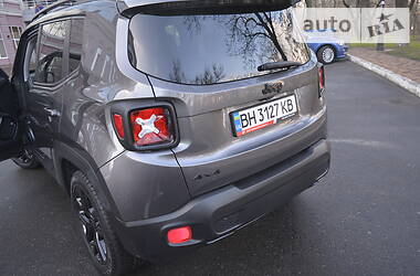 Позашляховик / Кросовер Jeep Renegade 2015 в 
