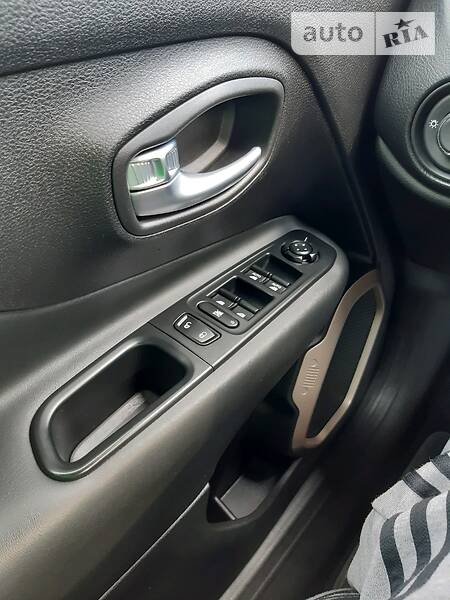 Внедорожник / Кроссовер Jeep Renegade 2016 в Одессе