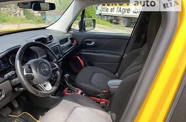 Внедорожник / Кроссовер Jeep Renegade 2015 в 