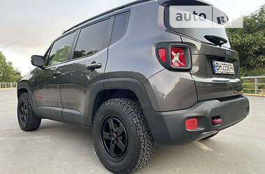 Внедорожник / Кроссовер Jeep Renegade 2016 в 