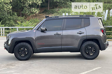 Внедорожник / Кроссовер Jeep Renegade 2016 в 