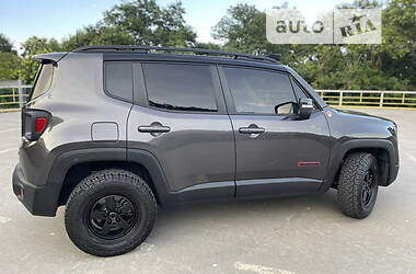 Внедорожник / Кроссовер Jeep Renegade 2016 в 