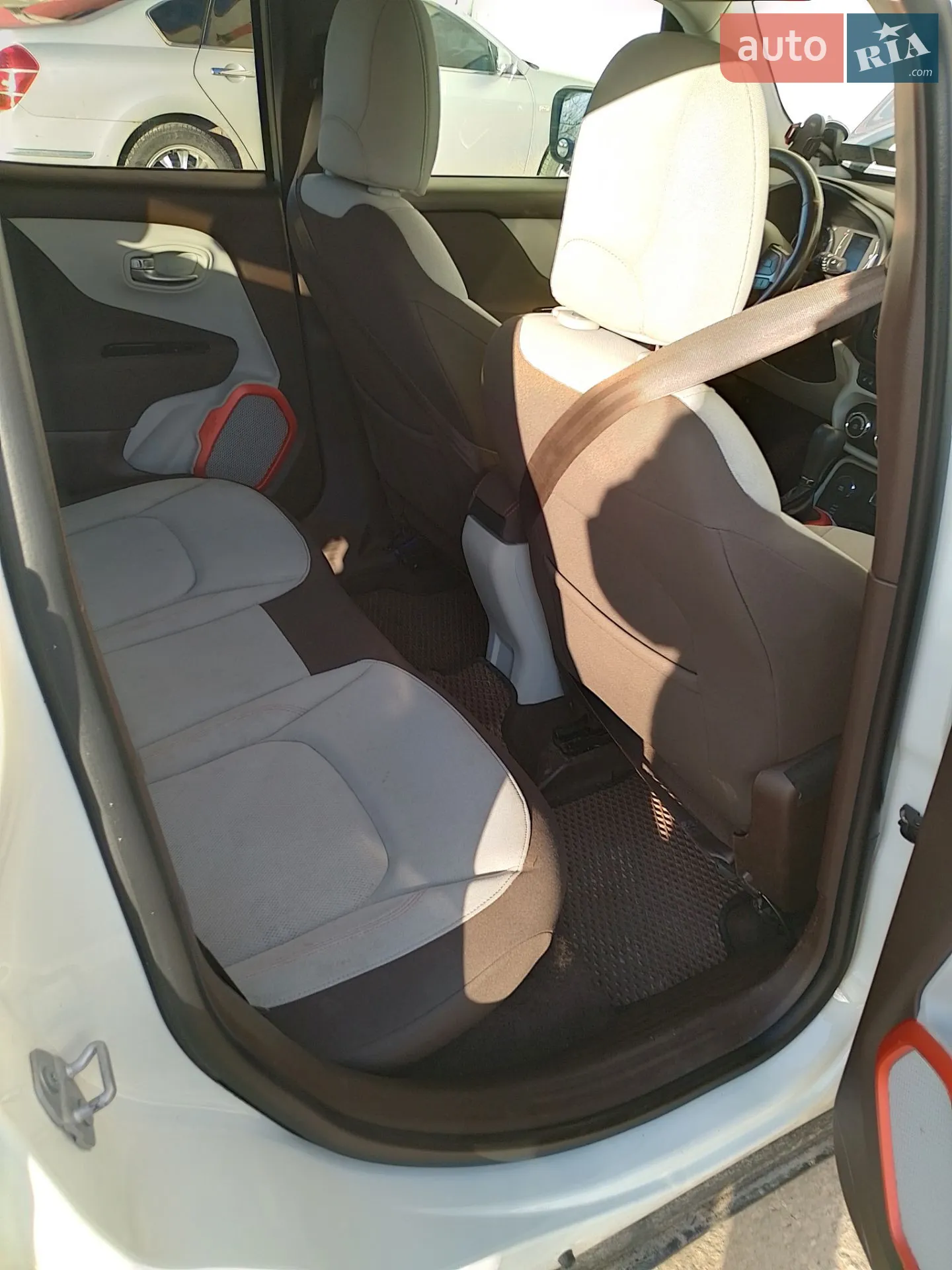 2015 Jeep Renegade - мініатюра 13