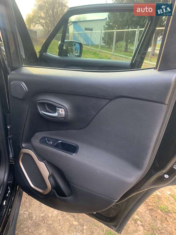 Позашляховик / Кросовер Jeep Renegade 2015 в Чернівцях