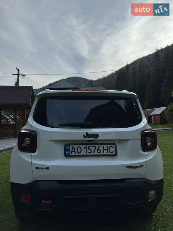 Позашляховик / Кросовер Jeep Renegade 2016 в Міжгір'ї