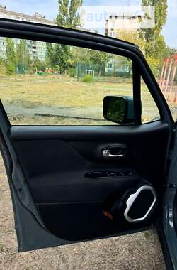 Позашляховик / Кросовер Jeep Renegade 2018 в 