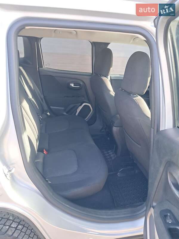Внедорожник / Кроссовер Jeep Renegade 2016 в Коломые фото 5 Внедорожник / Кроссовер Jeep Renegade 2016 в Коломые