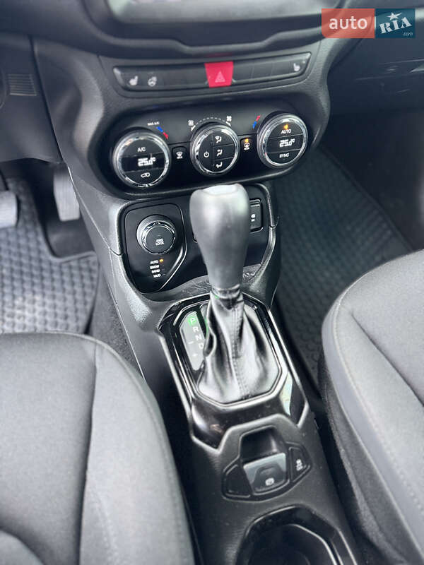 Позашляховик / Кросовер Jeep Renegade 2016 в Києві