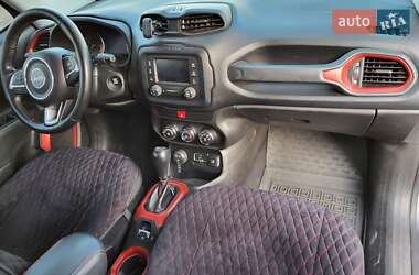 Внедорожник / Кроссовер Jeep Renegade 2016 в 