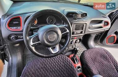Внедорожник / Кроссовер Jeep Renegade 2016 в 