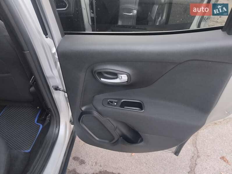 Внедорожник / Кроссовер Jeep Renegade 2019 в Житомире фото 10 Внедорожник / Кроссовер Jeep Renegade 2019 в Житомире