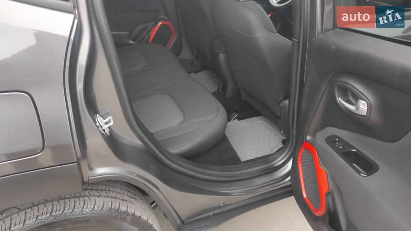 Внедорожник / Кроссовер Jeep Renegade 2018 в Дубно