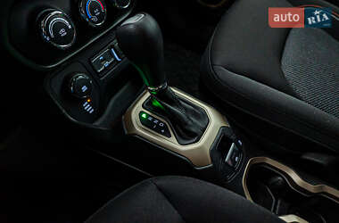 Внедорожник / Кроссовер Jeep Renegade 2016 в 