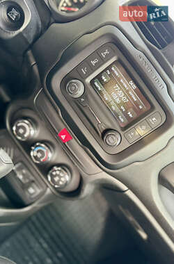 Внедорожник / Кроссовер Jeep Renegade 2016 в 