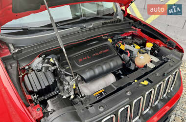 Внедорожник / Кроссовер Jeep Renegade 2016 в 