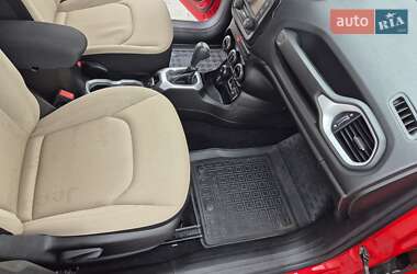 Позашляховик / Кросовер Jeep Renegade 2015 в 