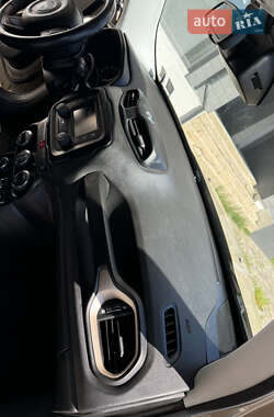 Внедорожник / Кроссовер Jeep Renegade 2016 в 