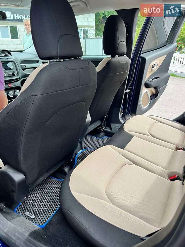 Внедорожник / Кроссовер Jeep Renegade 2017 в Новоселице